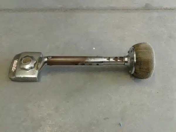 knee kicker/carpet stretcher