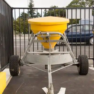 TOWABLE FERTILISER SPREADER