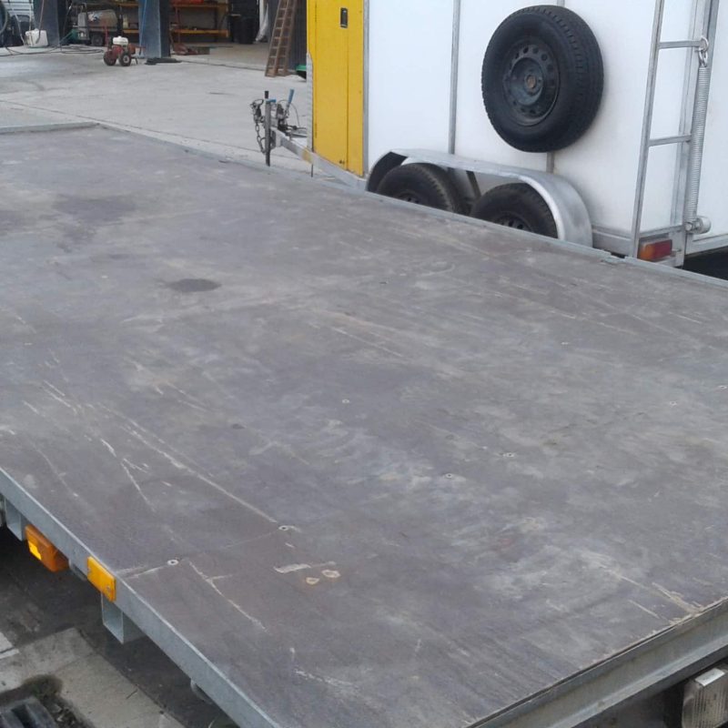 FLATBED TRAILER