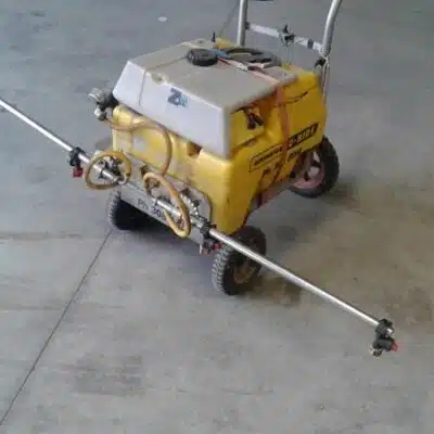 sprayer with fold out boom