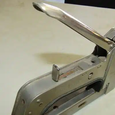 hand stapler