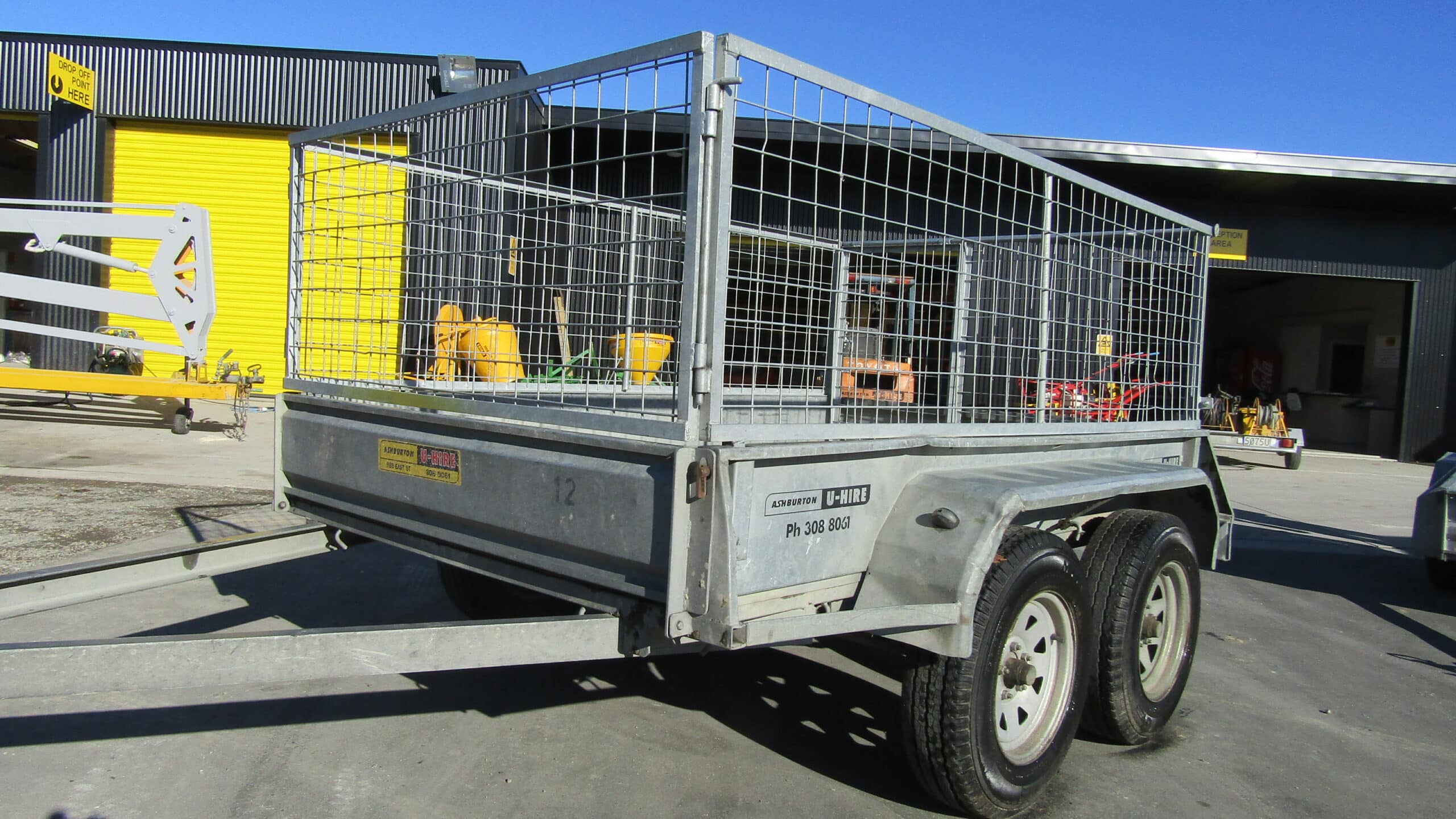 trailer and crate 8 x 5 x 3 (2)