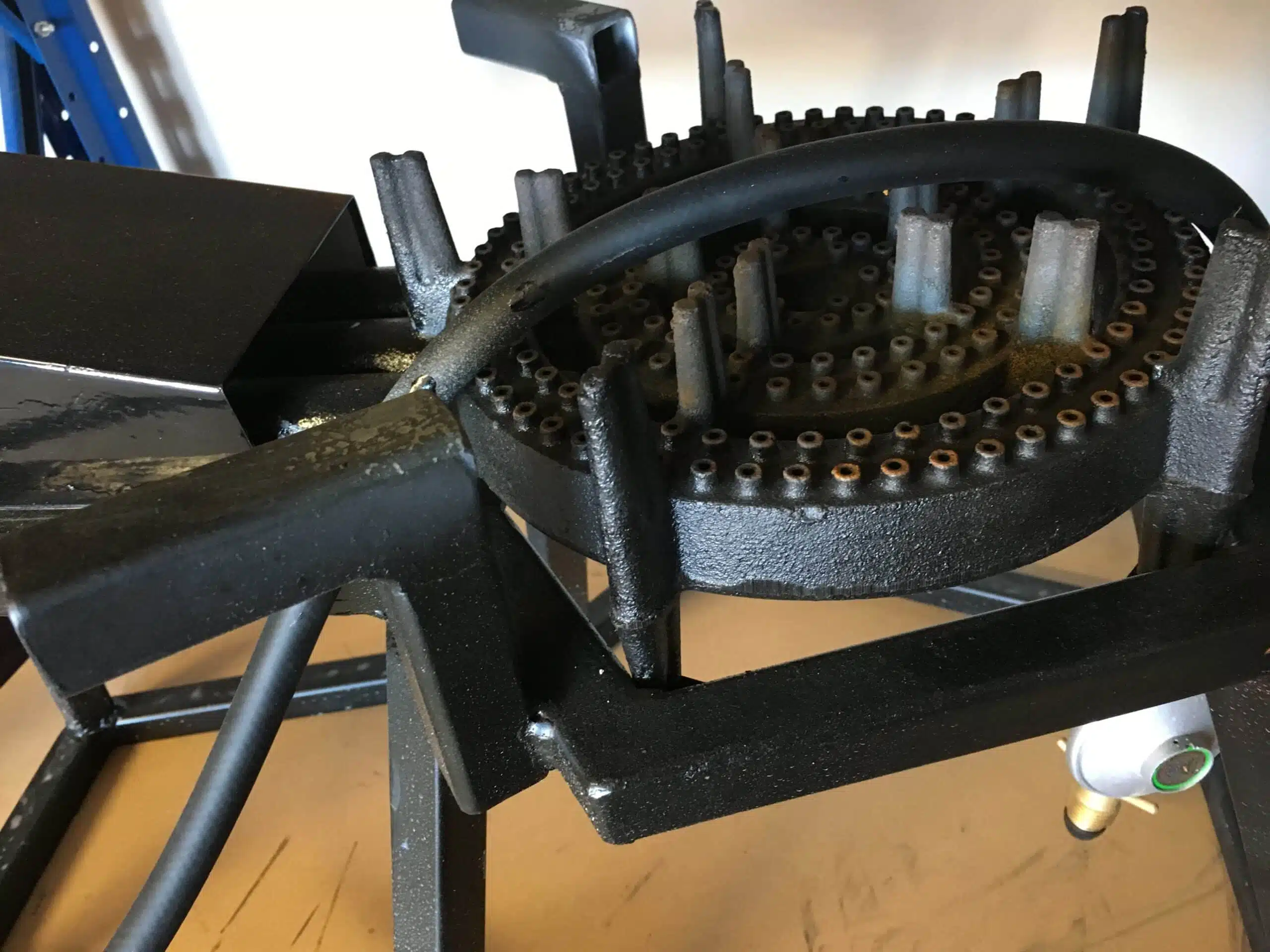 GAS COOKER ON STAND - Image 7