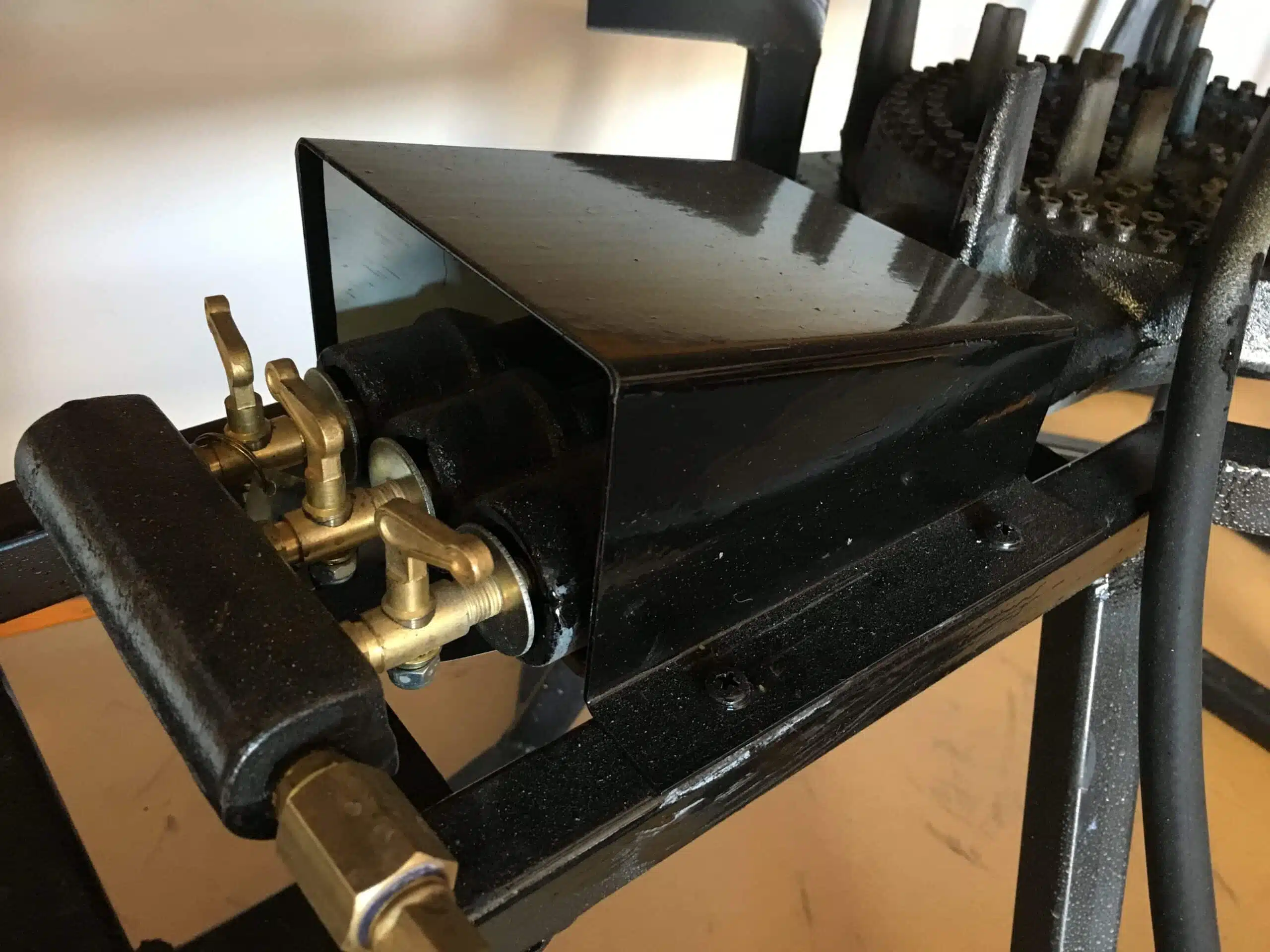 GAS COOKER ON STAND - Image 2