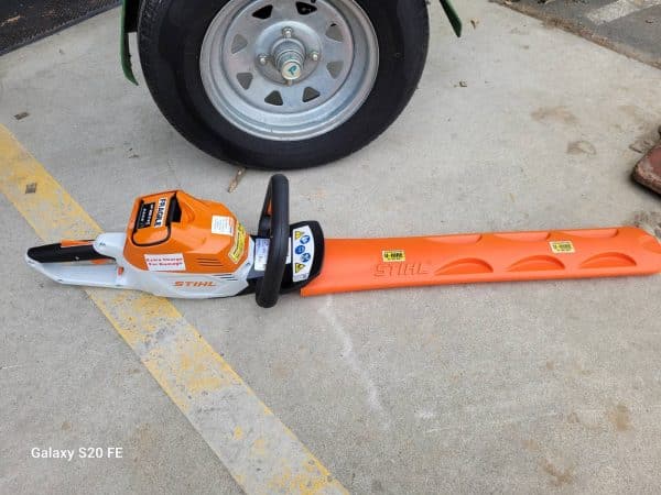 battery powered hedge trimmer