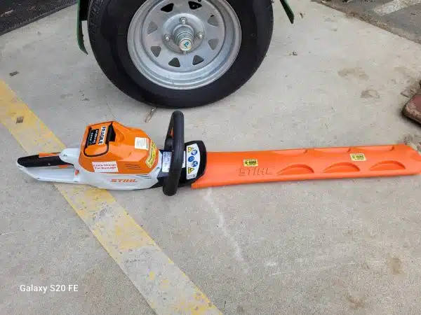 battery powered hedge trimmer